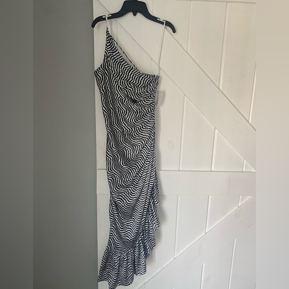 Cinq a sept CHRISTEL DRESS one shoulder dress, size 4, New $595.00 - Picture 8 of 9